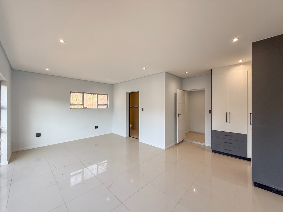 5 Bedroom Property for Sale in Melodie North West